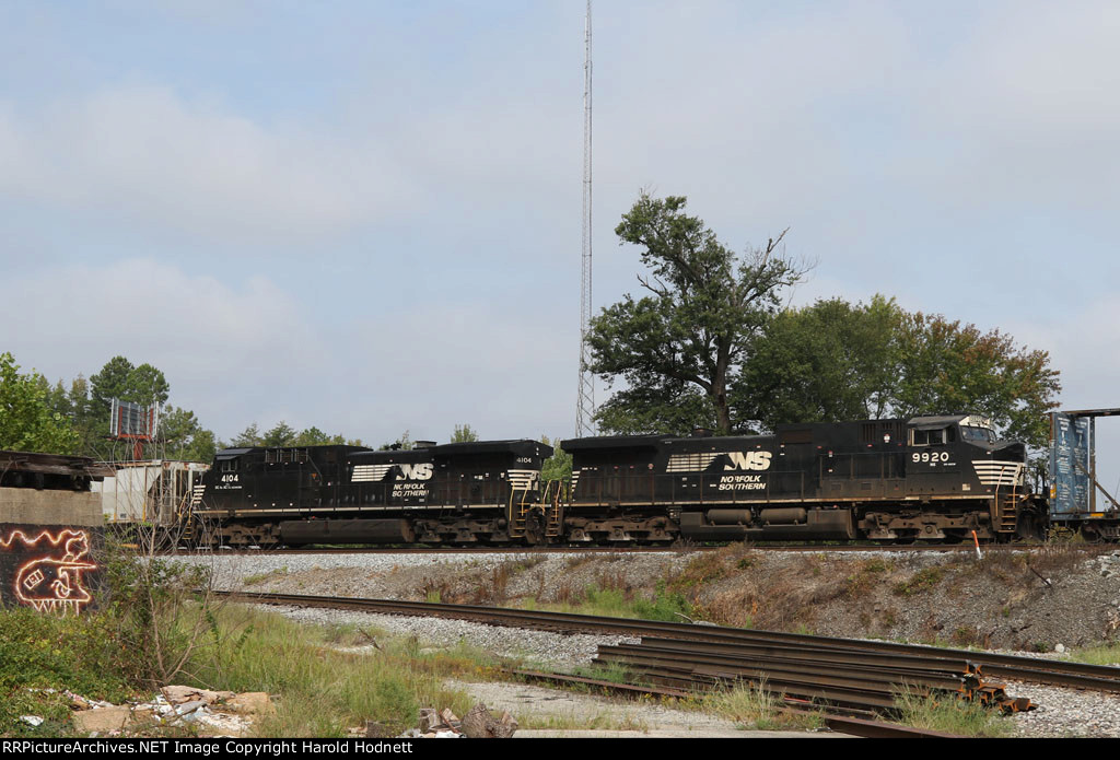 NS 9920 & 4104 are mid train DPU's on train 12R